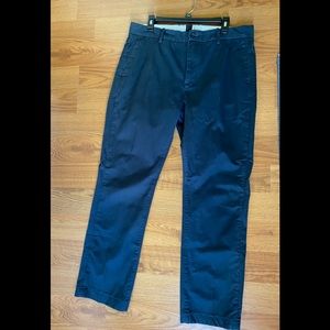 LEVI’S Men’s 36x32 Flat front Chino slacks Navy Blue pants